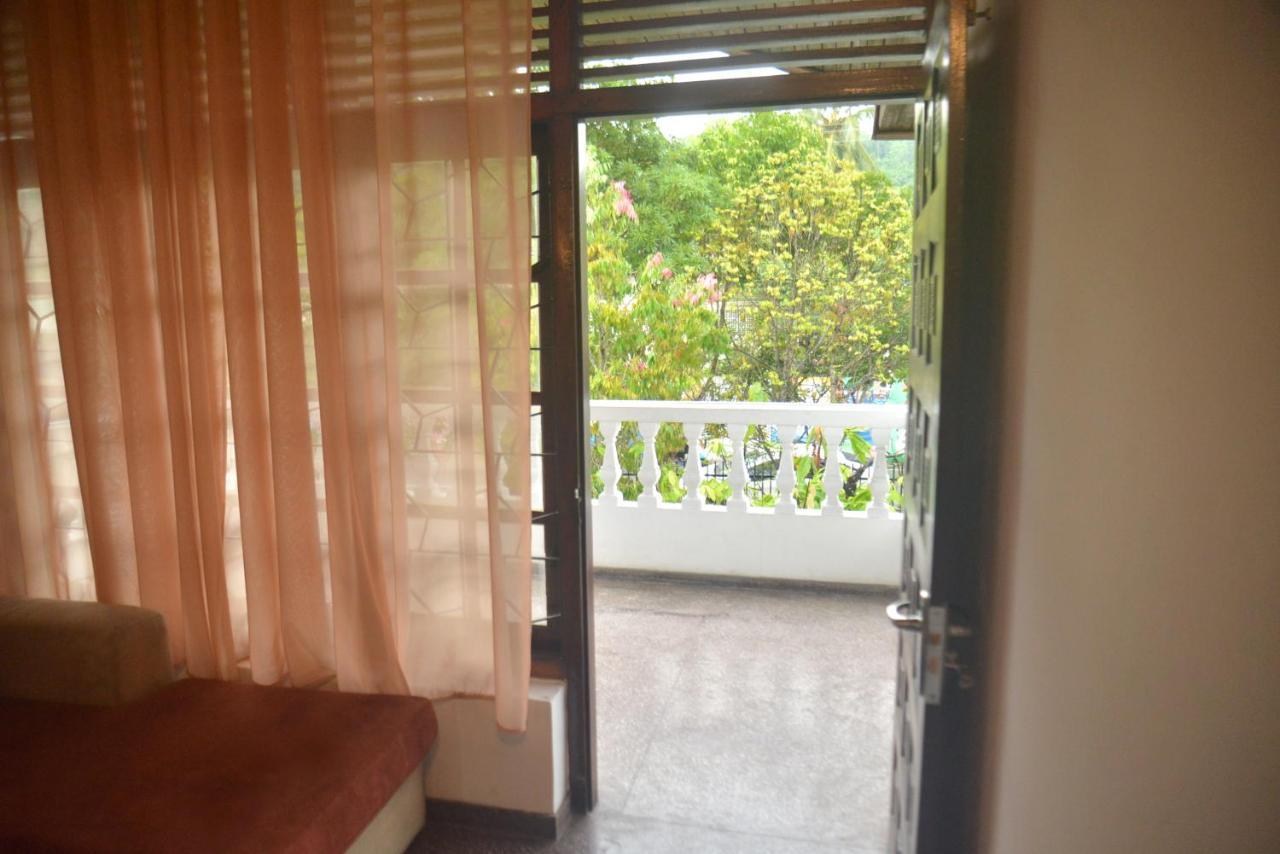 Hostel Mon Reve, Unawatuna Exterior photo